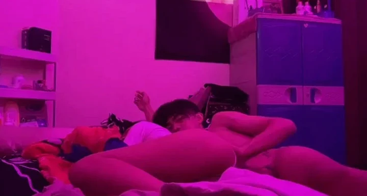 Netflix N Chill Hijab Viral Penuhin Rahim Sepupu Gaya Miring Bandung - Tobrut Netflix N Chill Hijab Viral Penuhin Rahim Sepupu Gaya Miring Bandung